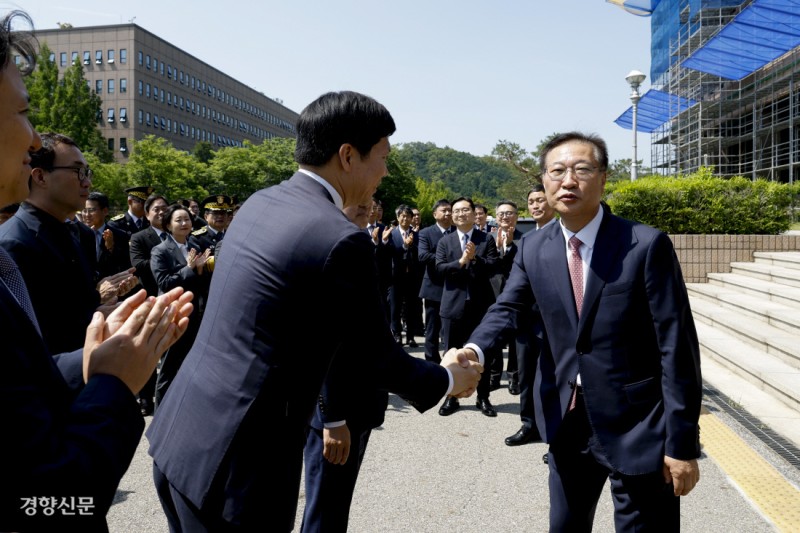 법무장관만 사표 수리…검찰 인사 ‘폭풍전야’