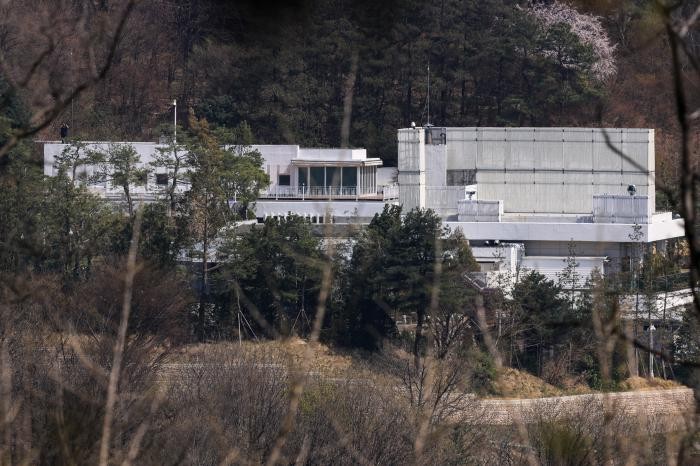 이 대통령, 청와대 이전 전까지 한남동 관저 쓴다