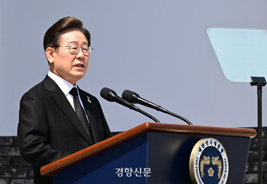 이재명 대통령이 6일 서울 동작구 국립서울현충원에서 열린 제70회 현충일 추념식에서 추념사를 하고 있다. 대통령실사진기자단