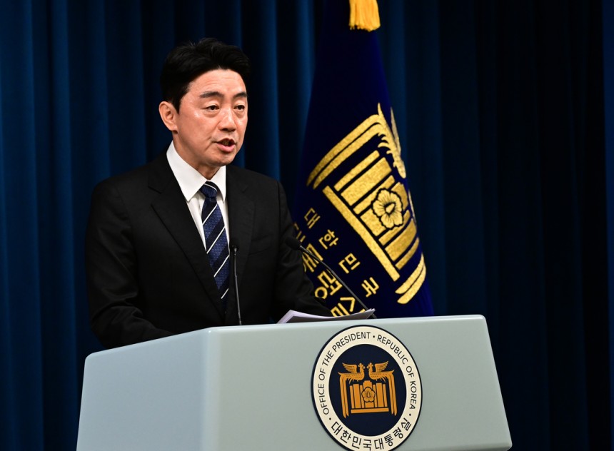강훈식 대통령비서실장이 6일 용산 대통령실에서 대통령실 조직개편안 관련 브리핑을 하고 있다. 대통령실사진기자단
