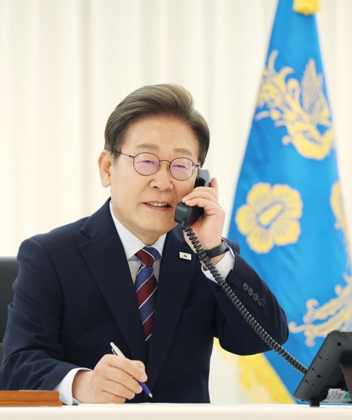 [속보]<b>이재명</b>·<b>트럼프</b> 한·미 정상 첫 통화···“관세 협의, 만족할 합...