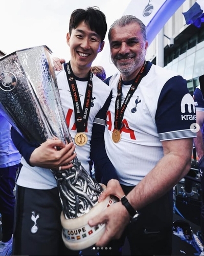 <b>손흥민</b>, 경질된 안지 <b>포스테코글루</b> 감독에게 “토트넘 캡틴 맡겨줘 큰 ...
