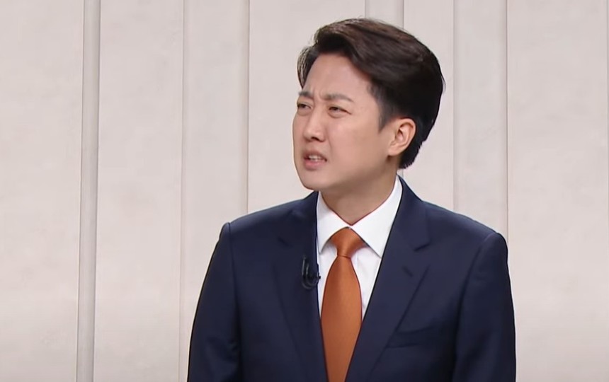 이준석 개혁신당 대통령 후보가 지난달 27일 서울 마포구 상암동 MBC 스튜디오에서 열린 정치 분야 토론회에서 발언하고 있다. KBS 화면 갈무리