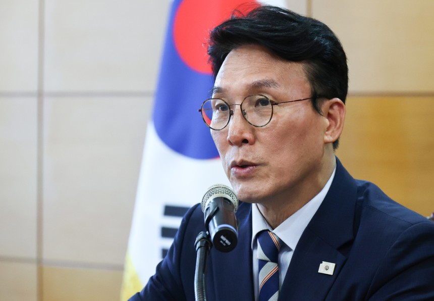 김민석 국무총리 후보자가 16일 서울 통의동 인사청문회 준비단 사무실에서 열린 경제·민생분야 부처 업무보고에서 모두발언을 하고 있다. 한수빈 기자