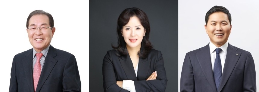 윤동한 한국콜마 회장(사진 왼쪽부터), 윤여원 콜마비앤에이치 대표, 윤상현 콜마홀딩스 부회장. 콜마비앤에이치 제공