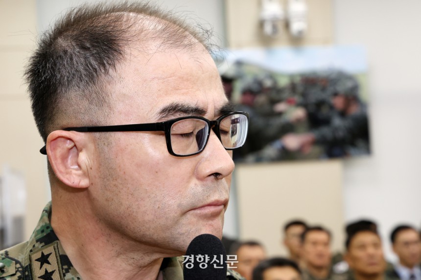 곽종근 전 육군 특수전사령관이 지난 1월14일 국회 국방위원회 회의실에서 열린 국회 내란 혐의 진상규명 국정조사특별위원회에서 심각한 표정으로 의원질의를 듣고 있다.  박민규 선임기자