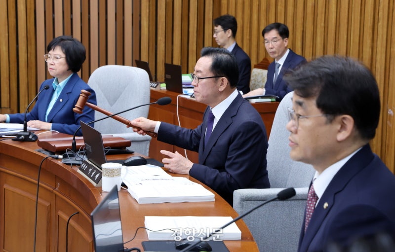 <b>김민석</b> 청문회 <b>신경전</b>···국힘 “8억원 어디서 나왔나” 민주당 “전...