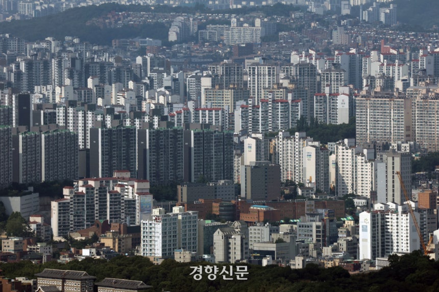 서울 남산타워에서 바라본 강북 지역 아파트 단지들의 모습. 권도현 기자