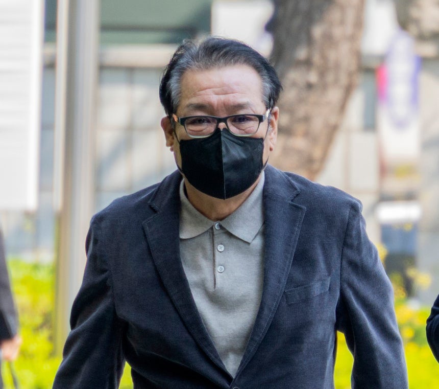2018년 지방선거 공천헌금 의혹 혐의를 받는 ‘건진법사’ 전성배 씨가 지난달 12일 서울 양천구 서울남부지법에서 열린 1심 두 번째 공판에 출석하고 있다. 문재원 기자