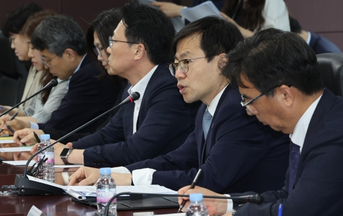 여한구 산업통상자원부 통상교섭본부장이 지난 17일 서울 종로구 한국무역보험공사에서 열린 제46회 통상추진위원회 회의에서 발언하고 있다. 연합뉴스