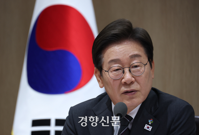 이재명 대통령이 19일 서울 용산 대통령실청사에서 국무회의를 주재하고 있다.  김창길 기자