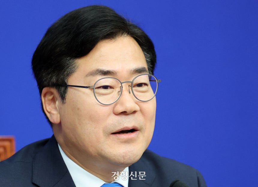 박찬대 더불어민주당 의원이 지난 13일 국회에서 열린 최고위원회의에서 발언하고 있다. 박민규 선임기자