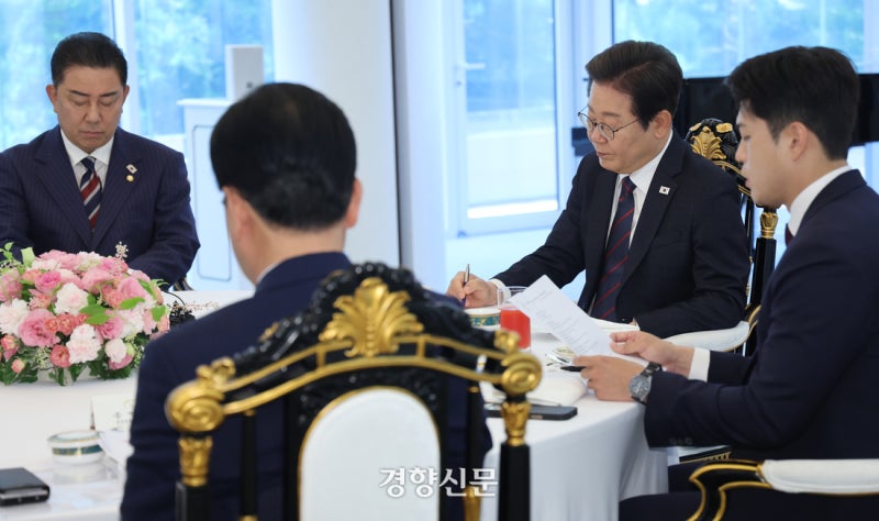 [사설]이 대통령 나토 불참, 국내외 소통 힘쓰고 정쟁 말아야