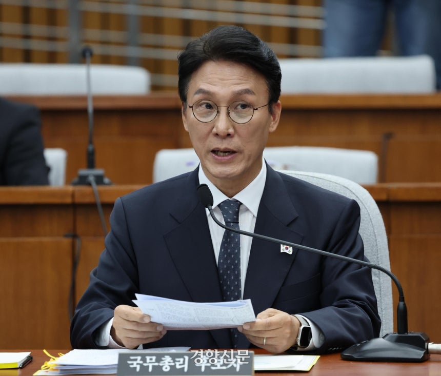 김민석 국무총리 후보자가 24일 국회에서 열린 인사청문회에서 의원 질의에 답하고 있다.   박민규 선임기자