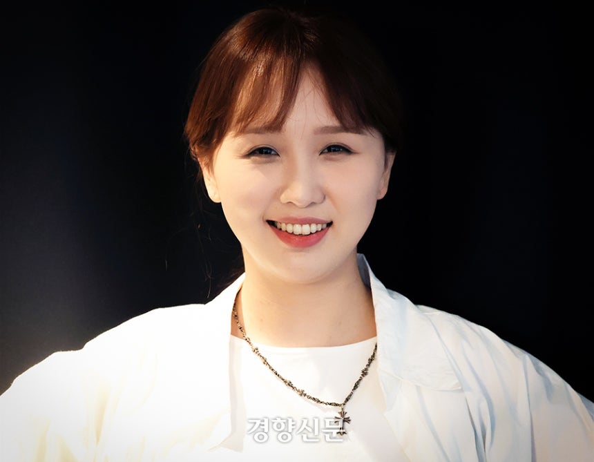 손승희 K팝 뮤직비디오 감독이 26일 서울 용산구 작업실에서 경향신문과 인터뷰를 하고 있다. 서성일 선임기자