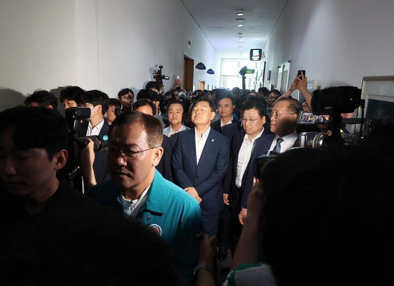 ‘<b>통합</b>’이 갈라놓은 전북 민심···김관영 지사 ‘<b>완주</b>군민과의 대화...