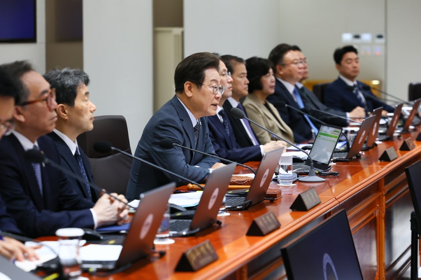 이재명 대통령이 24일 서울 용산 대통령실 청사에서 열린 국무회의에서 발언하고 있다. 대통령실사진기자단