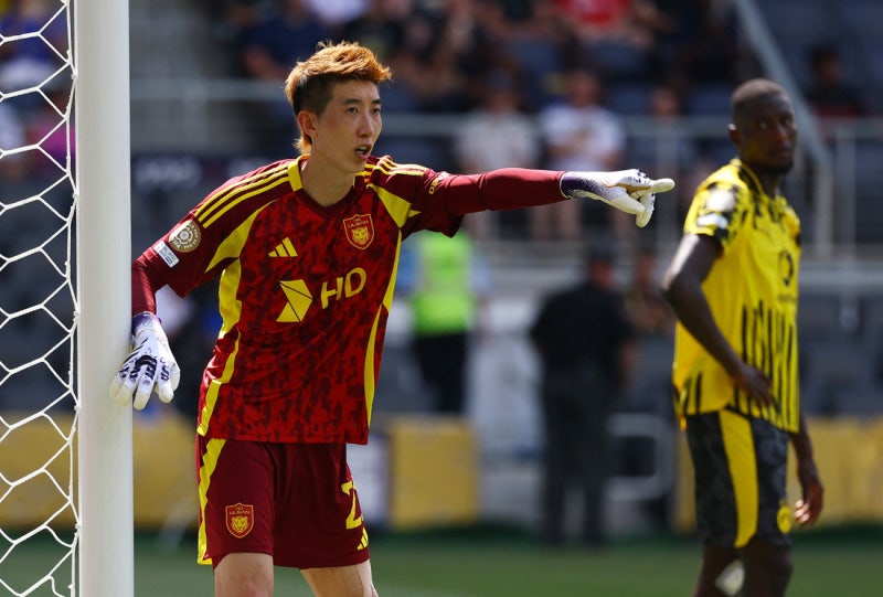 ‘<b>선방</b>쇼’ <b>조현우</b>만 보였다···울산, 도르트문트에 0-1 패배, 조별리...