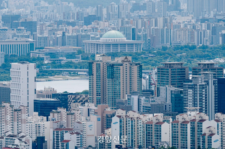 남산에서 바라 본 서울 마포 일대 아파트 단지 모습. 문재원 기자