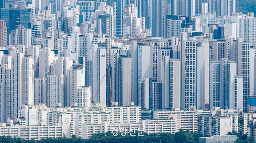 서울 집값 상승세가 ‘한강 벨트’(마포·성동·강동·광진·동작·성동·영등포)를 따라 확산하고 있다. 15일 한국부동산원의 주간 아파트 매매가격지수에 따르면 서울 강남·서초·송파·마포·용산·성동·양천 7개 구 아파트값이