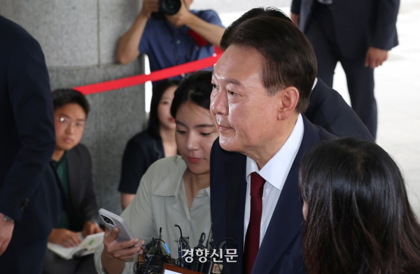 윤석열 대통령이 내란 특검 조사를 위해 28일 서울 서초구 서울고검에 출석하고 있다. 2025.06.28. 정효진 기자