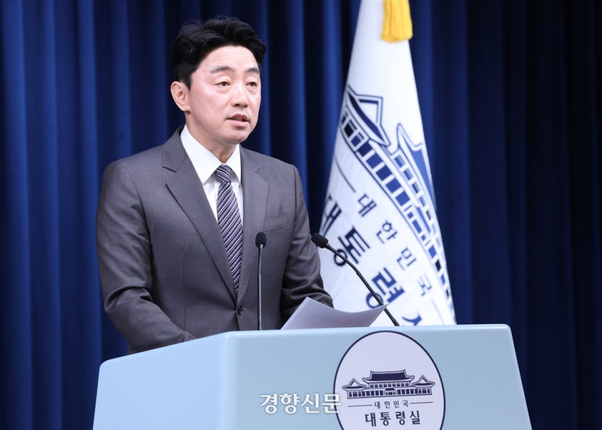 강훈식 대통령 비서실장이 29일 용산 대통령실에서 인사 관련 브리핑을 하고 있다. 대통령실사진기자단