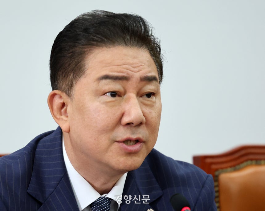 김병기 더불어민주당 대표직무대행 겸 원내대표가 1일 국회에서 열린 원내대책회의에서 발언하고 있다. 박민규 선임기자