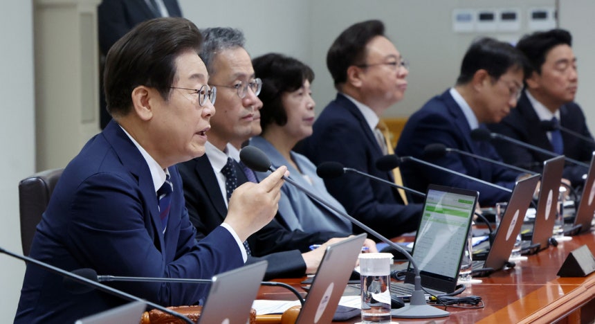 이재명 대통령이 지난 1일 서울 용산 대통령실 청사에서 열린 국무회의를 주재하며 발언하고 있다. 대통령실사진기자단
