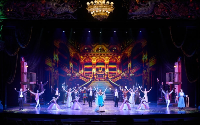 파리 오페라하우스부터 개츠비 저택까지…대작 뮤지컬 뭐 볼까