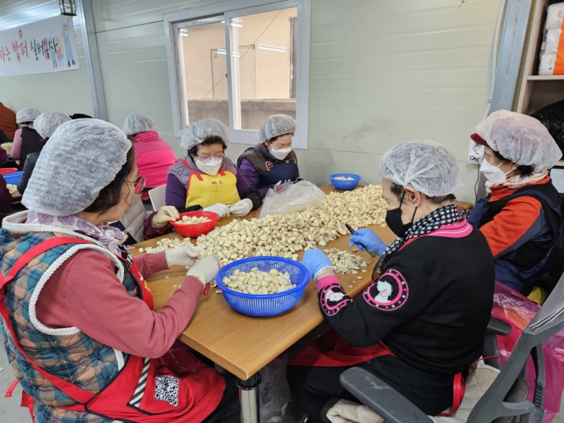 어르신 참여하는 충북 ‘일하는 밥퍼’, 다른 지자체 ‘고령사회 해법’ 떠올라