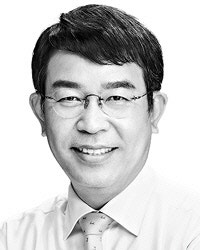 [정동칼럼]전쟁은 두 사람만 미치면 시작된다