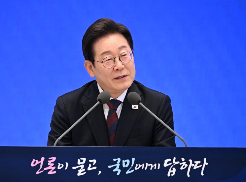 이재명 대통령이 지난 3일 청와대 영빈관에서 열린 취임 첫 공식 기자회견 ‘대통령의 30일, 언론이 묻고 국민에게 답하다’에 참석해 발언하고 있다. 김창길 기자