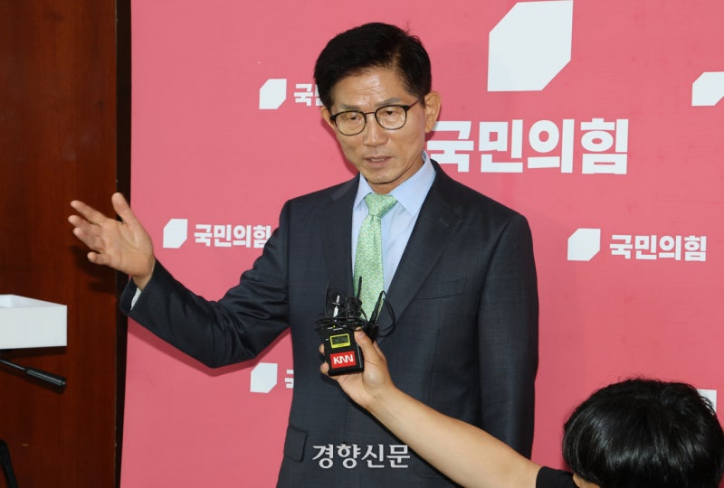 <b>김문수</b>, 이 대통령 겨냥 “교도소 6만명, 감옥 받아들일까”
