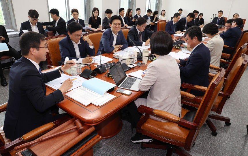 한병도 국회 예산결산특별위원장이 지난 2일 예결위 예산조정소위원회에서 발언하고 있다. 연합뉴스