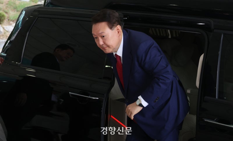 [속보]이번엔 14시간 반 만에···내란<b>특검</b>, <b>윤석열</b> 2차<b>조사</b> 종료