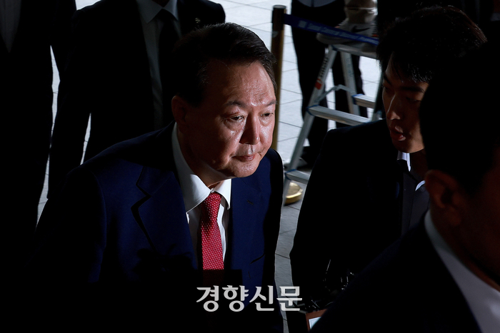 윤석열 전 대통령이 5일 서울 서초구 서울고검에 마련된 내란특검 사무실로 2차 조사를 받기위해 출석하고 있다. 문재원 기자