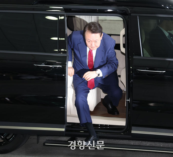 윤석열 전 대통령이 지난 5일 서울 서초구 서울고검에 마련된 내란특검 사무실로 2차 조사를 받기위해 출석하고 있다. 문재원 기자