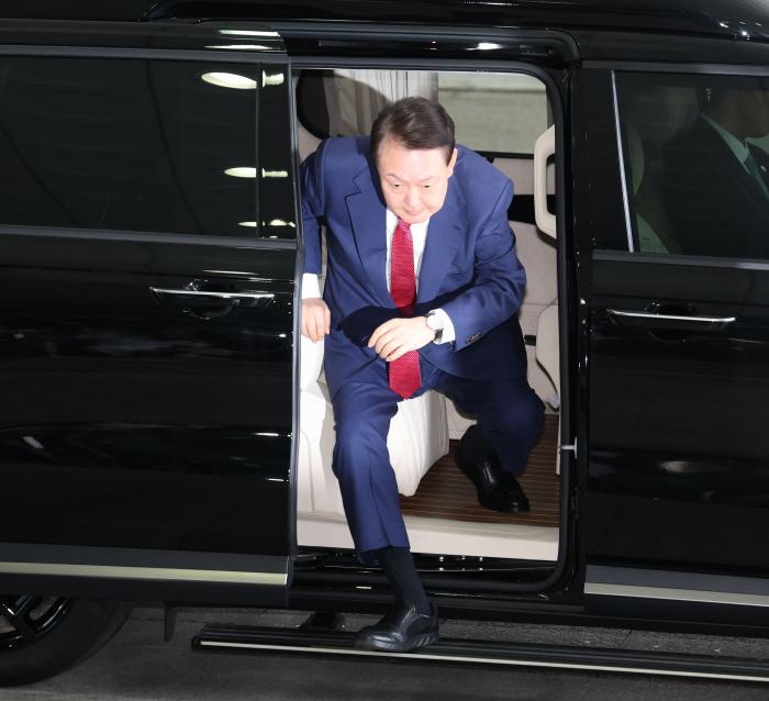 윤석열 전 대통령이 지난 5일 서울 서초구 서울고검에 마련된 내란특검 사무실로 2차 조사를 받기위해 출석하고 있다. 문재원 기자