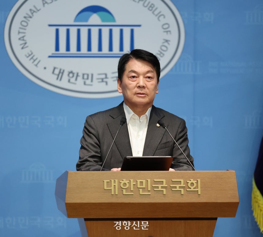 안철수 국민의힘 의원이 7일 국회 소통관에서 긴급 기자회견을 열고 당 대표 출마를 선언하고 있다. 박민규 선임기자