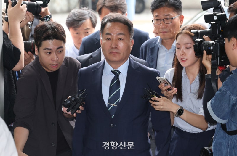 [속보]<b>김계환</b> 전 해병대사령관, 특검 출석···‘<b>VIP 격노설</b>’ 조사