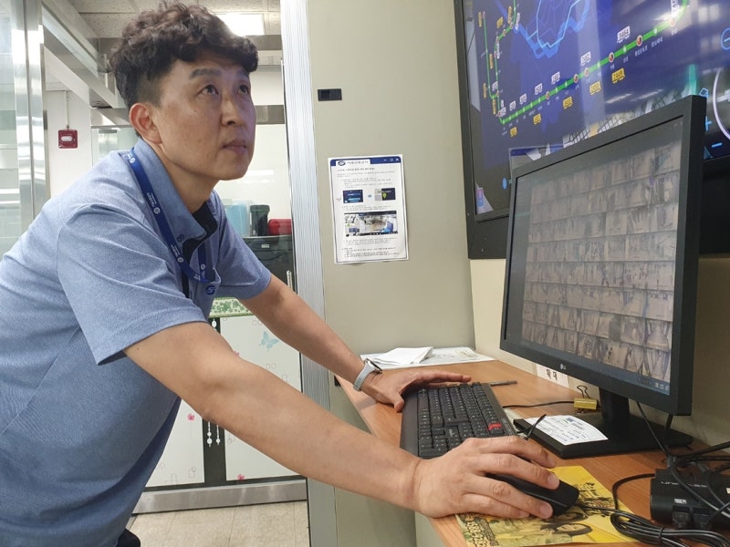‘청년카드’ 쓰는 부모, ‘경로카드’ 쓰는 자녀···지하철 부정승차 단속해보니 1 0003381440 001 20250709061707584