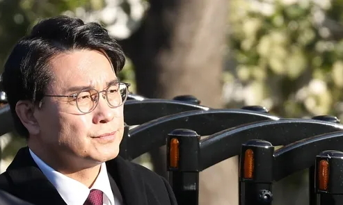 윤상현 국민의힘 의원이 지난 3일 오전 서울 한남동 대통령 관저로 향하고 있다. 연합뉴스