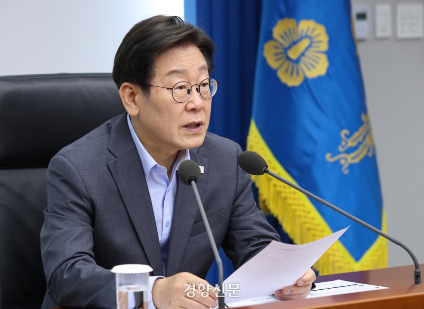 이재명 대통령이 10일 오후 서울 용산 대통령실에서 수석·보좌관 회의를 주재하고 있다. 대통령실사진기자단