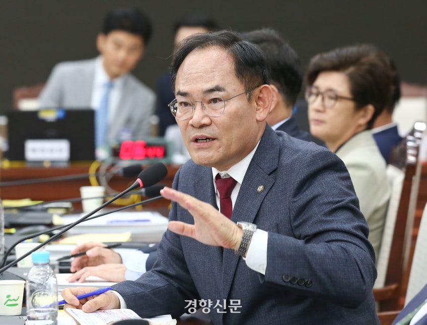 임종득 의원이 10일 서울 용산구 합동참모본부에서 열린 국회 국방위원회의 합동참모본부 등에 대한 국정감사에서 질의를 하고 있다. 2024.10.10 국회사진기자단