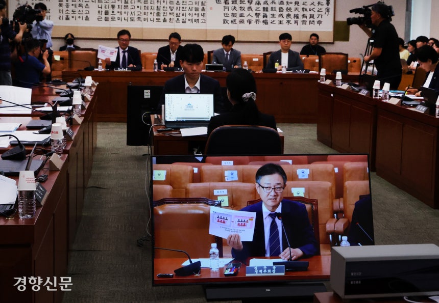국회 법제사법위원회가 11일 더불어민주당이 추진하는 상법 추가 개정안에 대한 의견 수렴을 위해 개최한 공청회에서 전문가들이 집중투표제 의무화와 감사위원 분리 선출 확대에 대한 의견을 밝히고 있다. 박민규 선임기자