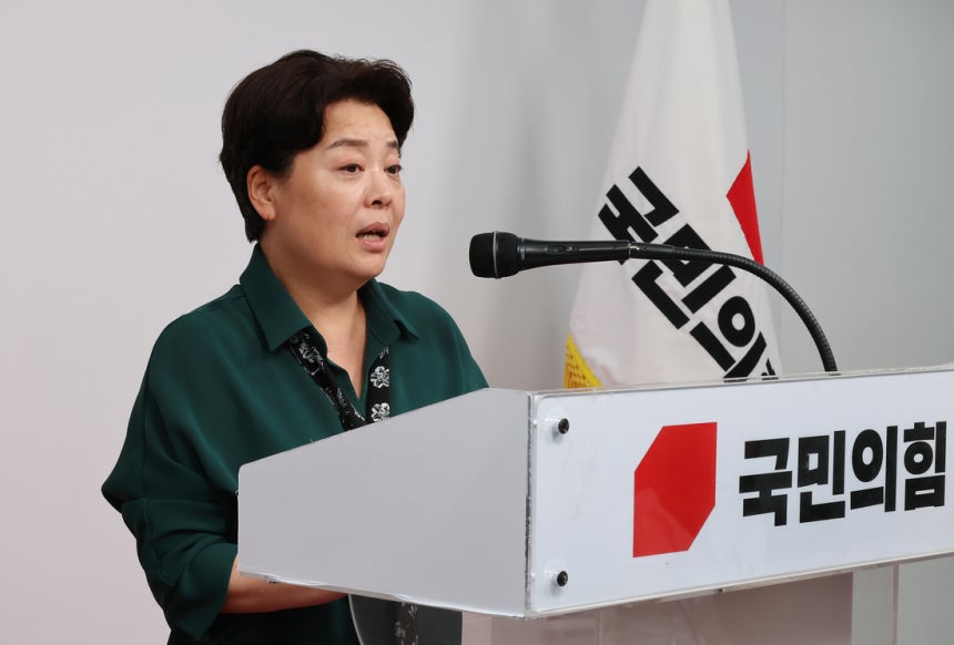 윤희숙 국민의힘 혁신위원장이 지난 10일 여의도 당사에서 제1차 혁신위원회 회의 결과를 브리핑을 하고 있다. 연합뉴스