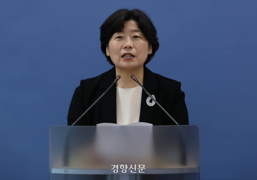 조은석 내란 특검팀의 박지영 특검보가 지난 8일 서울 서초구 서울고검 기자실에서 브리핑을 하고 있다. 성동훈 기자