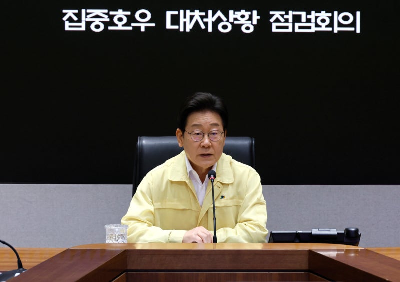 [속보]이 대통령 “과하다 싶을 정도로 사고 예방” <b>집중호우</b> 점검회의
