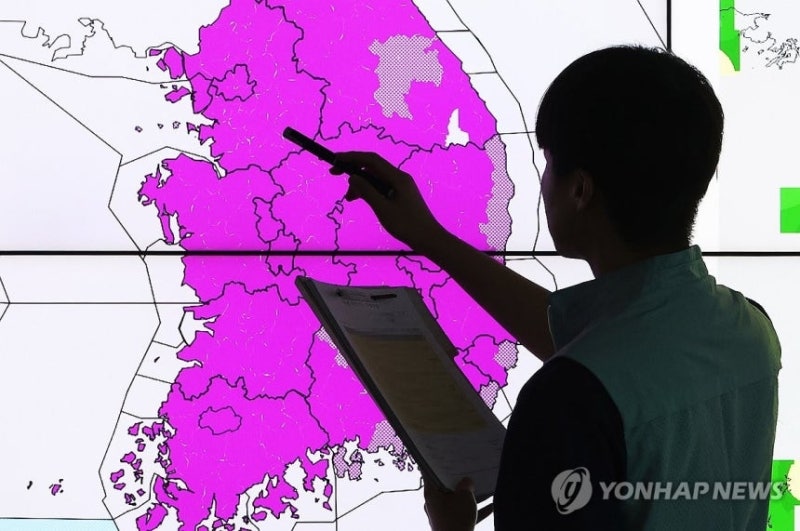 ‘40도 안팎 찜통더위’에 <b>온열질환</b>자 속출…사망자 11명