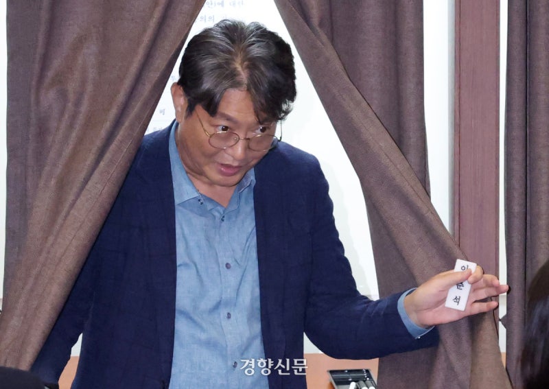 경찰, <b>이춘석</b> 지난해 <b>차명거래</b>도 들여다본다…주말도 <b>조사</b>